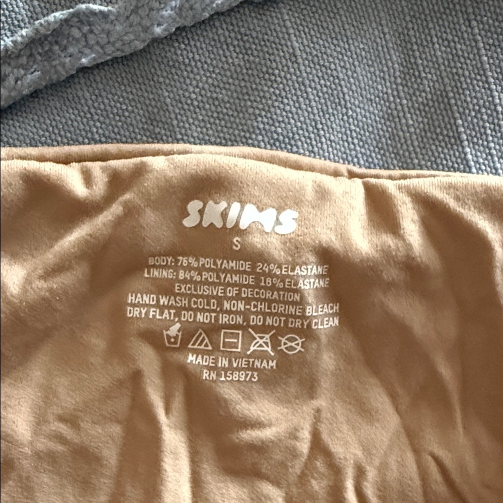 SKIMS BUNDLE Black and Tan Bralette Set - Picture 2 of 6